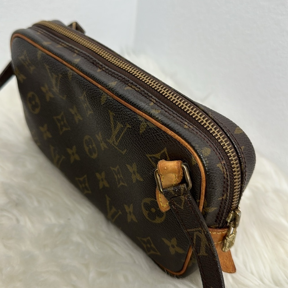 💯 Authentic Louis Vuitton Monogram Pochette🍀 - Picture 14 of 17